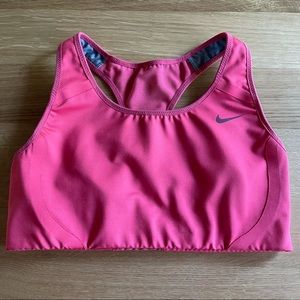 Nike sports bra. Dri-fit Coral/pink . Size: small.
